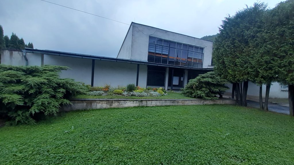 Starž cintor°n - z†hon pri dome sm£tku